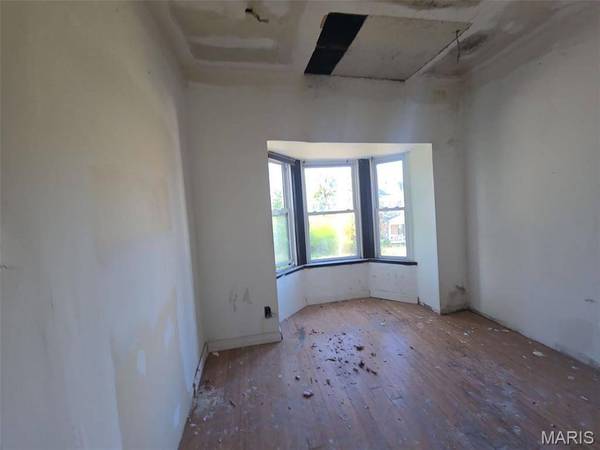 5161 Maple AVE, St Louis, MO 63113