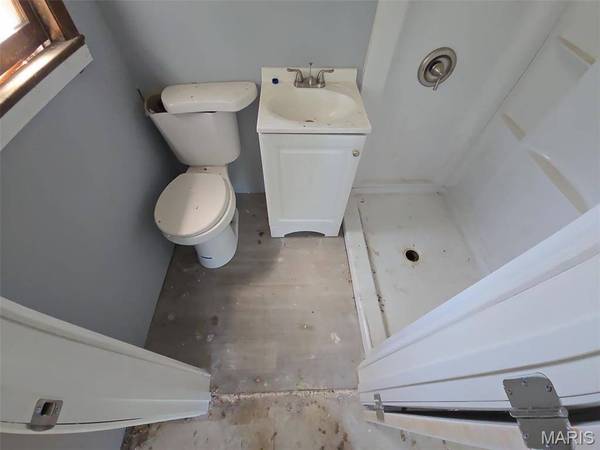 2721 Old Hanley RD, St Louis, MO 63114