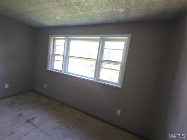 2721 Old Hanley RD, St Louis, MO 63114