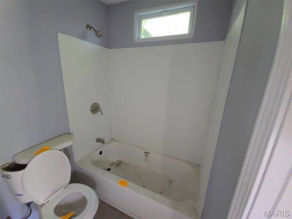2721 Old Hanley RD, St Louis, MO 63114