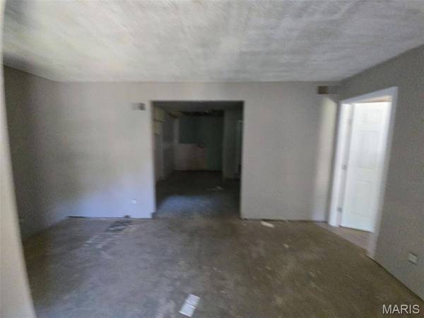 2721 Old Hanley RD, St Louis, MO 63114