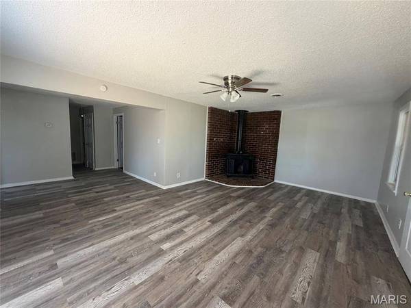 5116 Ringer RD, St Louis, MO 63129