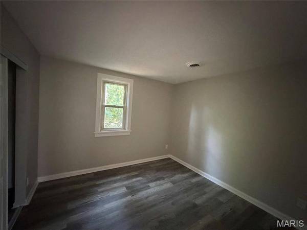 5116 Ringer RD, St Louis, MO 63129