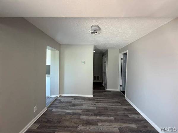 5116 Ringer RD, St Louis, MO 63129