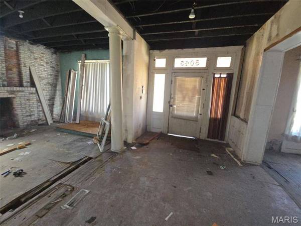 5045 Raymond AVE, St Louis, MO 63113