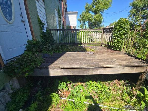 5045 Raymond AVE, St Louis, MO 63113