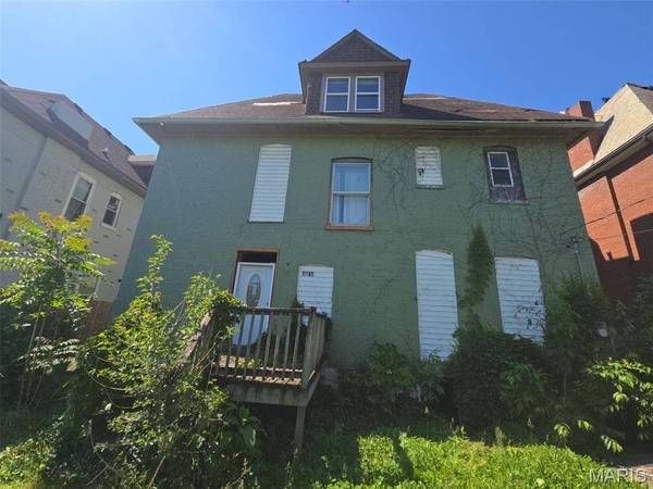 5045 Raymond AVE, St Louis, MO 63113