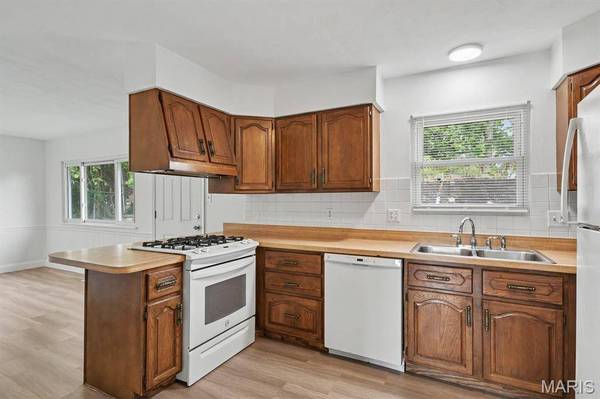 11247 Fawnhaven DR, St Louis, MO 63126