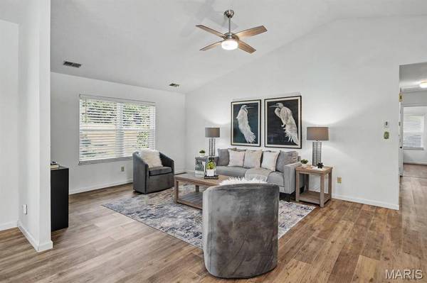 1017 Pocono TRL, Ballwin, MO 63021