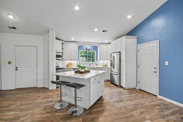 1017 Pocono TRL, Ballwin, MO 63021