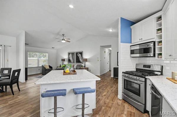 1017 Pocono TRL, Ballwin, MO 63021