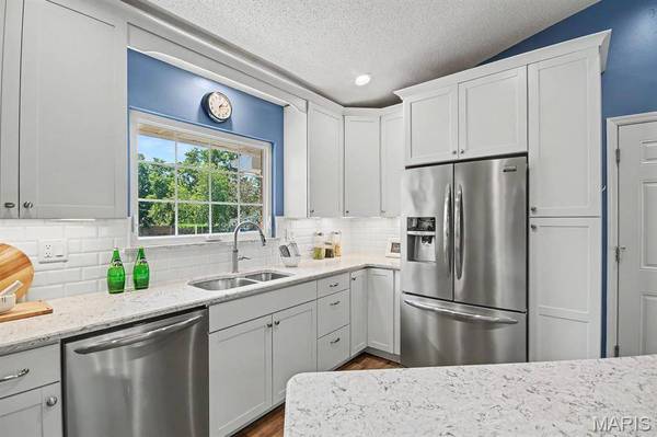 1017 Pocono TRL, Ballwin, MO 63021
