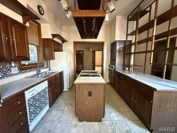1904 Compton Hill PL, St Louis, MO 63104