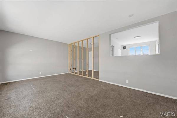 31 Westdell DR, St Louis, MO 63136