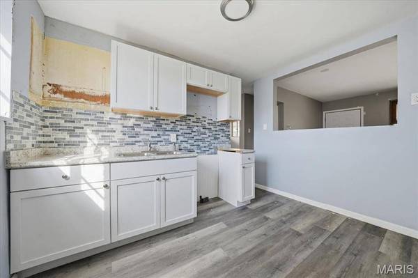 31 Westdell DR, St Louis, MO 63136