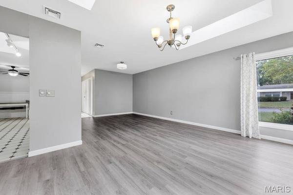 701 Chevron DR, St Louis, MO 63125