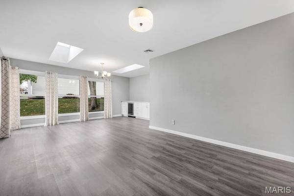 701 Chevron DR, St Louis, MO 63125