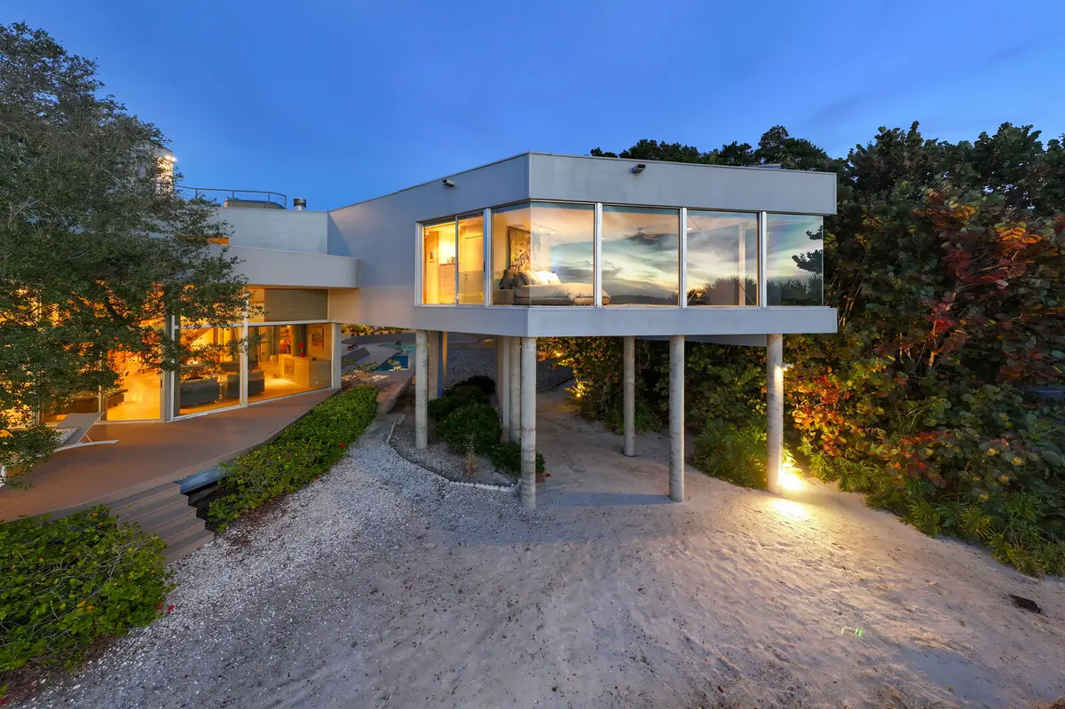 1761 Oceanview Dr, St Petersburg, FL 33715-2509