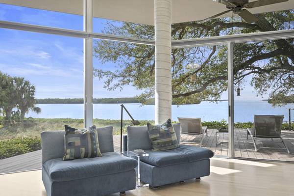 1761 Oceanview Dr, St Petersburg, FL 33715-2509