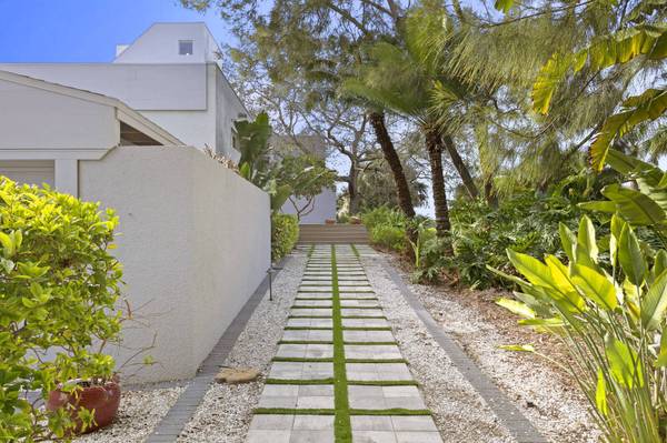 1761 Oceanview Dr, St Petersburg, FL 33715-2509