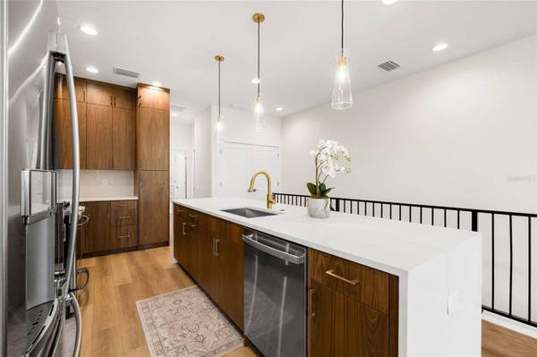 8615 5TH ST N, St Petersburg, FL 33702