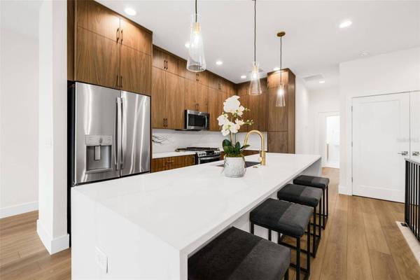 8615 5TH ST N, St Petersburg, FL 33702