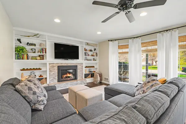 1658 Millbrook SE Street, Grand Rapids, MI 49508