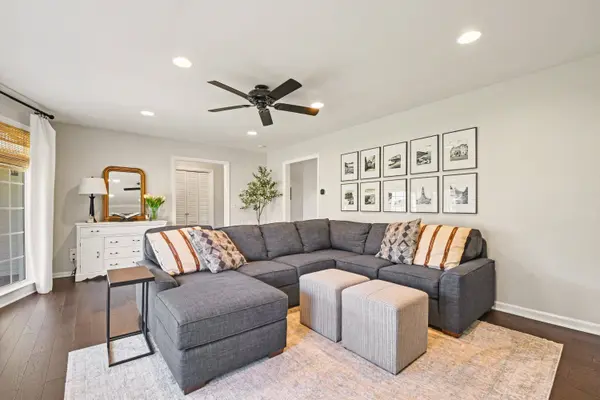 1658 Millbrook SE Street, Grand Rapids, MI 49508