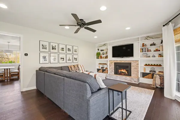 1658 Millbrook SE Street, Grand Rapids, MI 49508