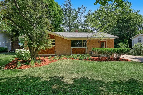 1932 Ridgemoor SE Drive