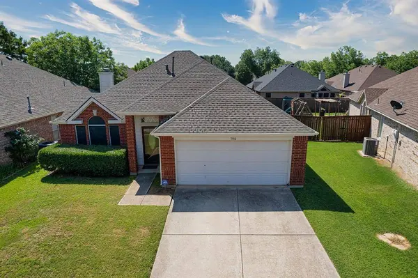 702 Lake Bridge Drive, Lake Dallas, TX 75065