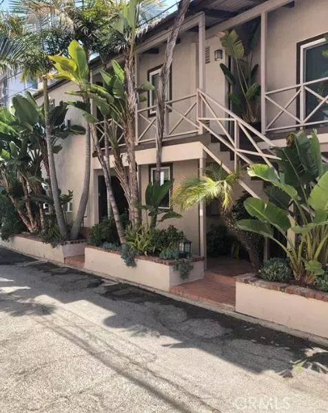 3315 Strongs DR, Venice, CA 90292