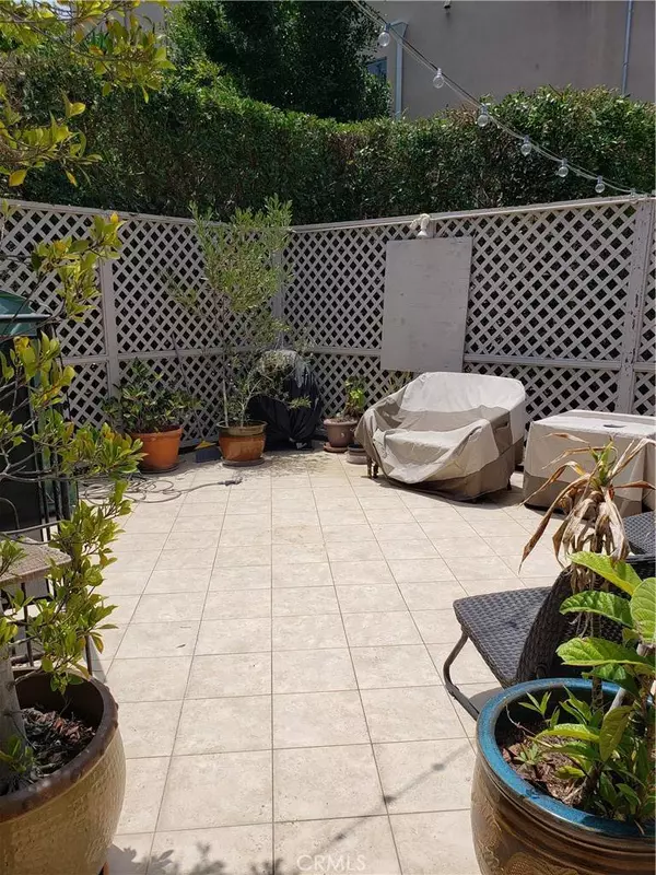 3315 Strongs DR, Venice, CA 90292