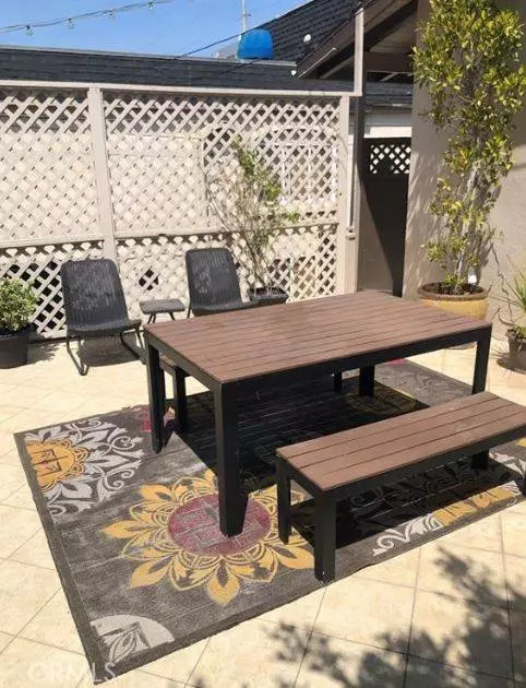 3315 Strongs DR, Venice, CA 90292