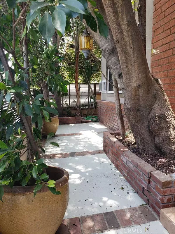 3315 Strongs DR, Venice, CA 90292