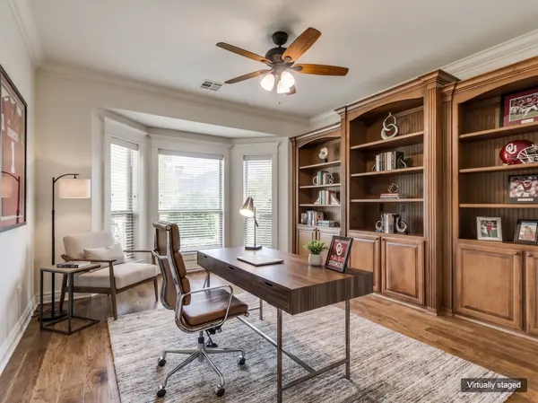 912 Trisha Ln, Norman, OK 73072-3729