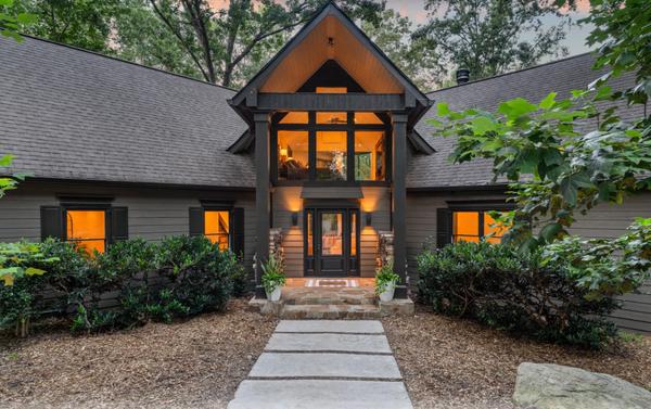 Lake Lanier Luxury Real Estate (2025 Guide): $1M+ Homes, Communities & Investment