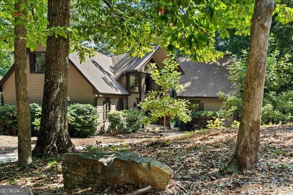 Wooded and Private Lot, Quiet and Serene