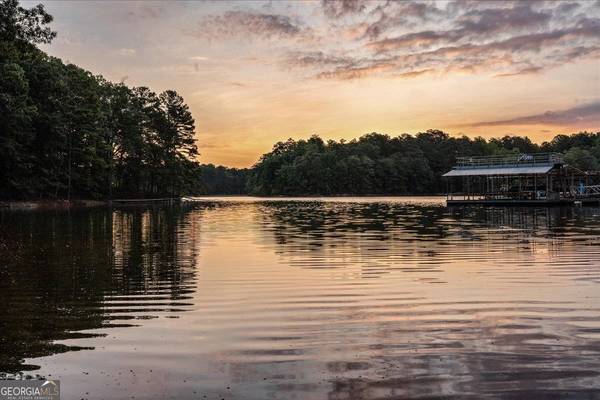 Mesmerizing Views of Quiet Cove on Lake Lanier