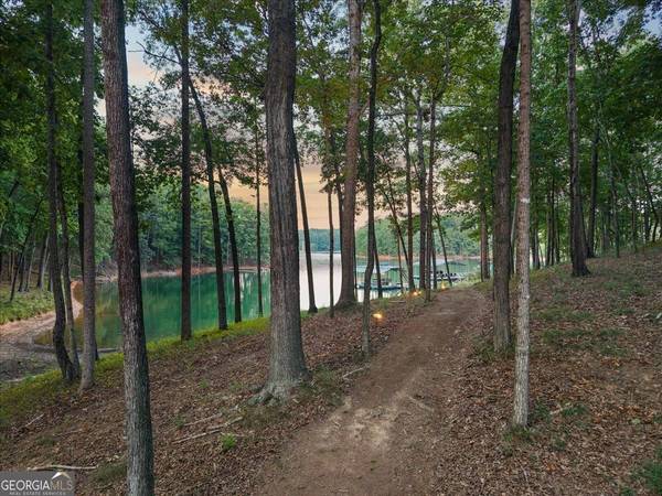 6680 Woodlake DR, Flowery Branch, GA 30542