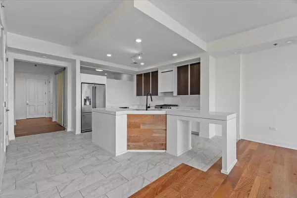 717 RIVERSIDE DR #906, Memphis, TN 38103