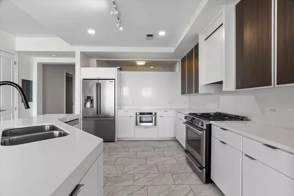 717 RIVERSIDE DR #906, Memphis, TN 38103