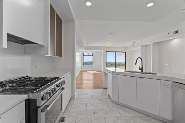 717 RIVERSIDE DR #906, Memphis, TN 38103