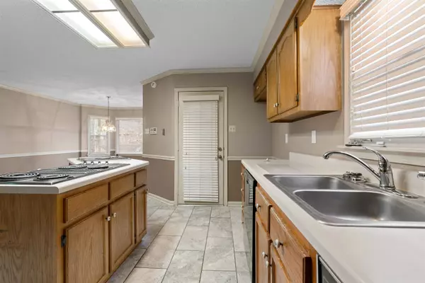 9403 SHADOW RIDGE CV, Cordova, TN 38016