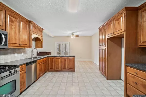 101 Hardwood LN, Canton, GA 30115