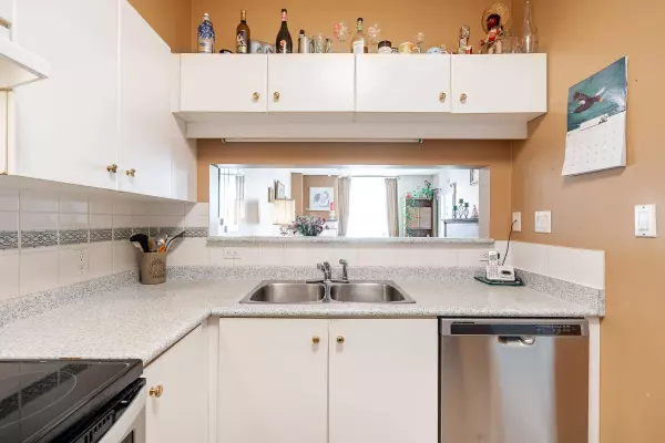 10128 132 ST #101, Surrey, BC V3T 3T5