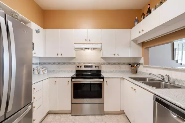 10128 132 ST #101, Surrey, BC V3T 3T5