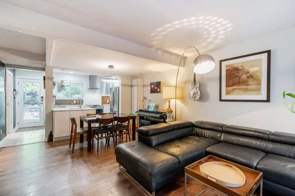 811 Alexander Bay, Port Moody, BC V3H 3R7