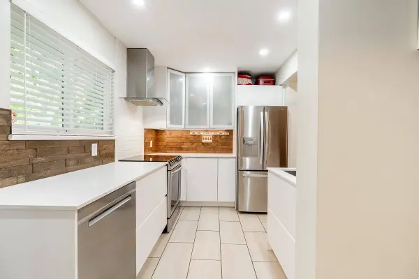 811 Alexander Bay, Port Moody, BC V3H 3R7