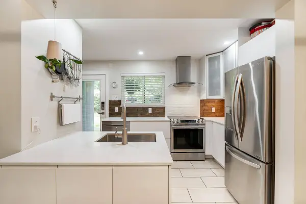 811 Alexander Bay, Port Moody, BC V3H 3R7